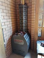 Печь для бани Казачка Твердыня установленная в бане